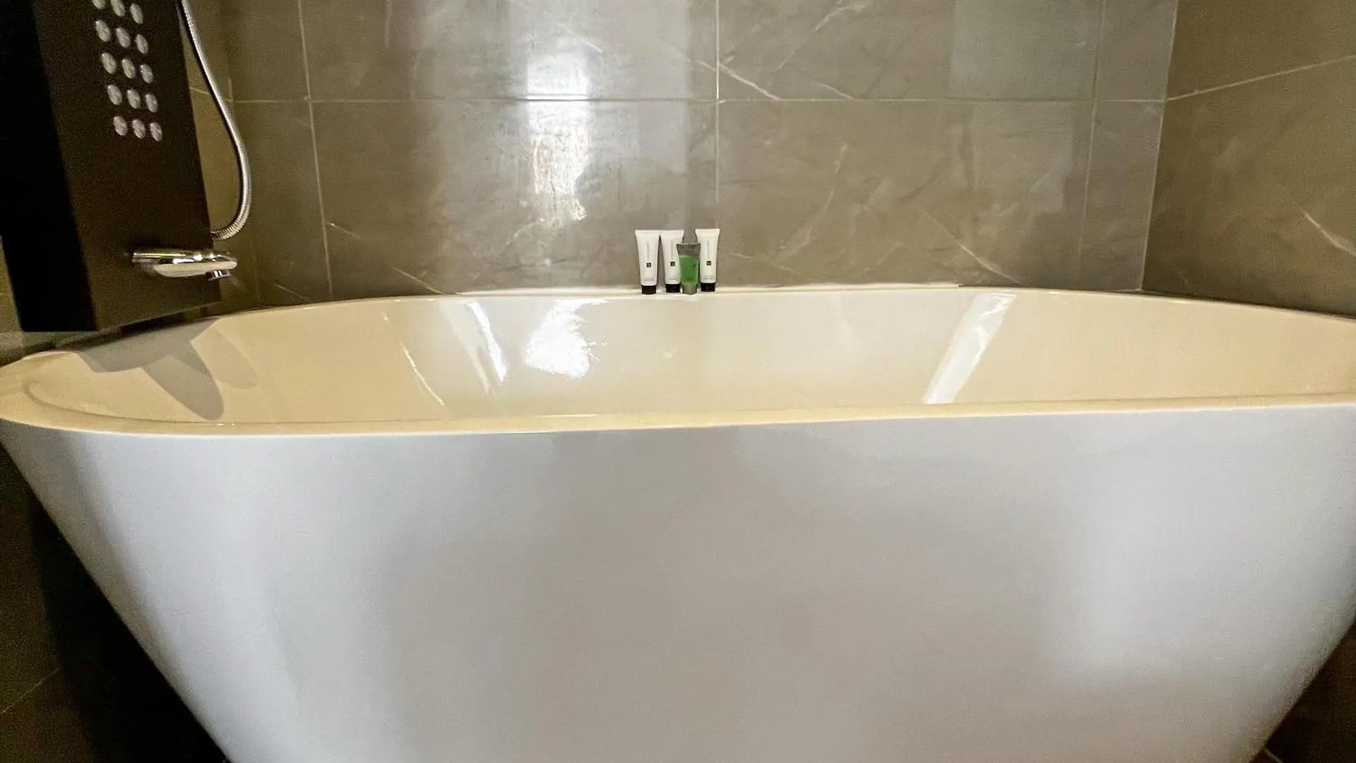 Sky-High Villa فيلا عنان السماء Jeddah Apartment
