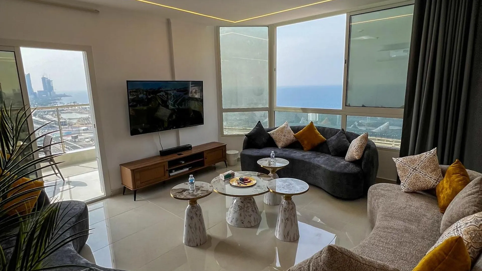 Sky-High Villa فيلا عنان السماء Jeddah Apartment