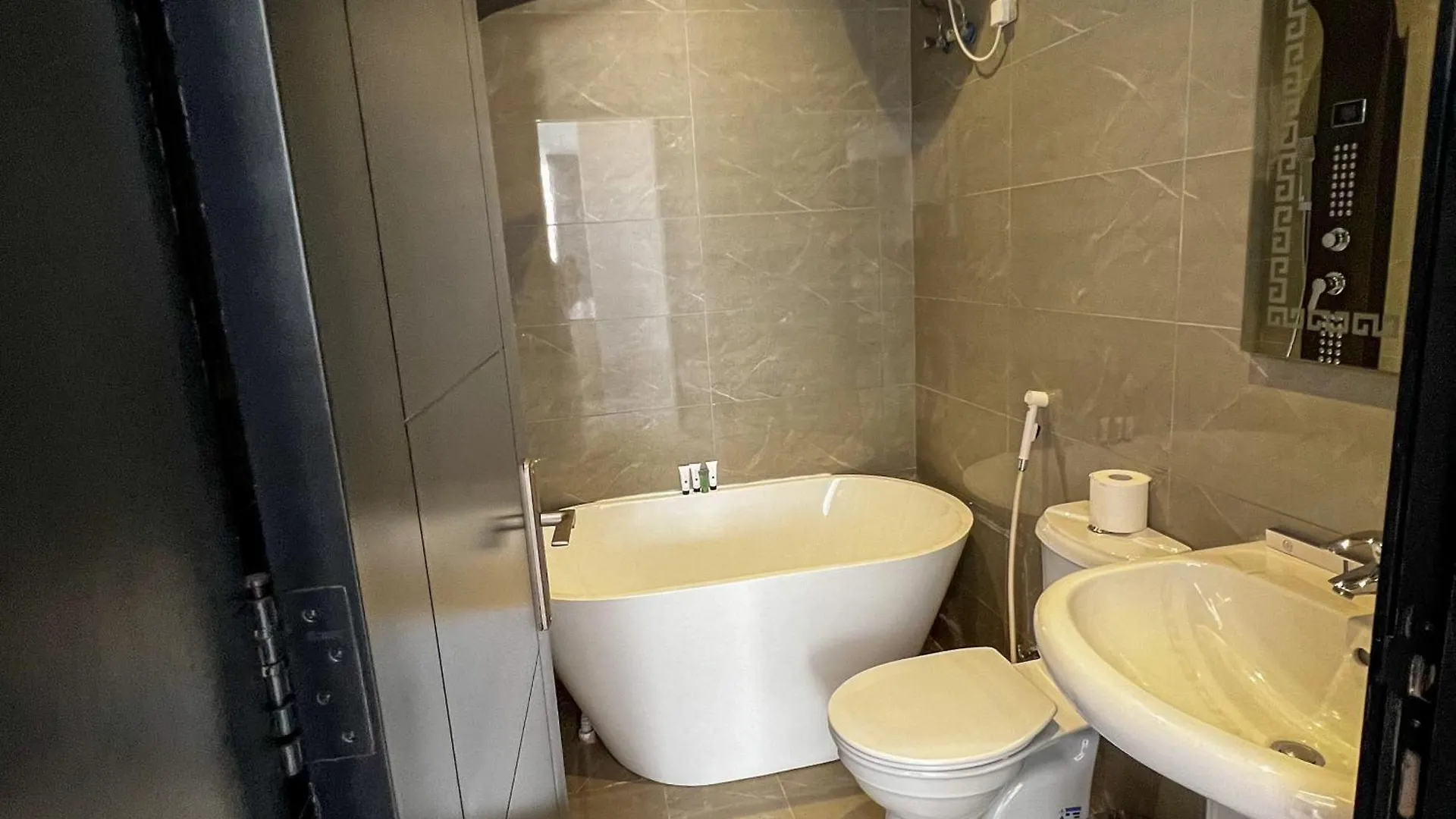 Apartment Sky-High Villa فيلا عنان السماء Jeddah
